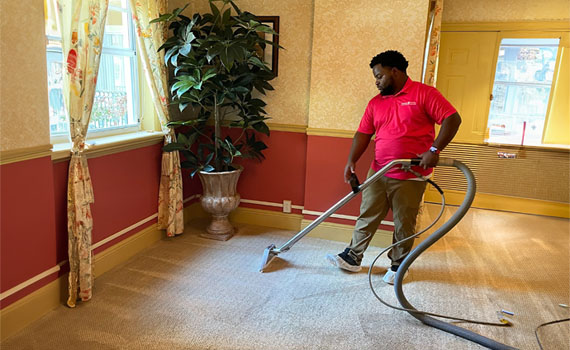 Expert cleaning carpet using equipment